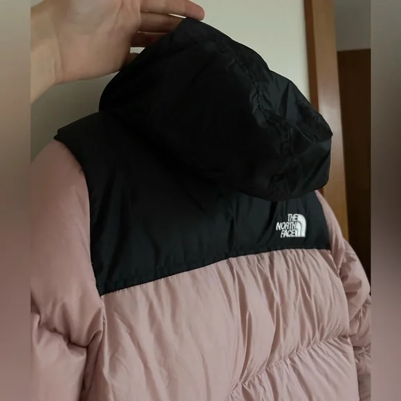 The North Face Nuptse Down Jacket
Grayish Pink / Black – Women’s XL (Korea) - Picture 10 of 14